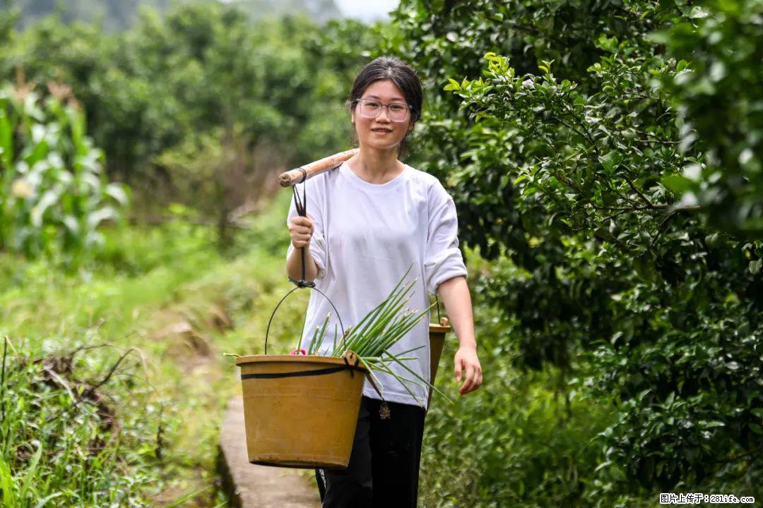 全网追的“扁担女孩”,找了一份暑假工,时薪12元 - 岳阳生活资讯 - 岳阳28生活网 yy.28life.com