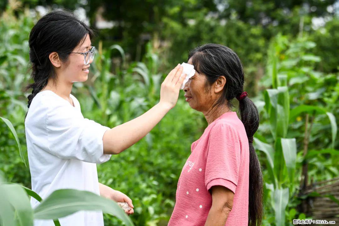 全网追的“扁担女孩”,找了一份暑假工,时薪12元 - 岳阳生活资讯 - 岳阳28生活网 yy.28life.com